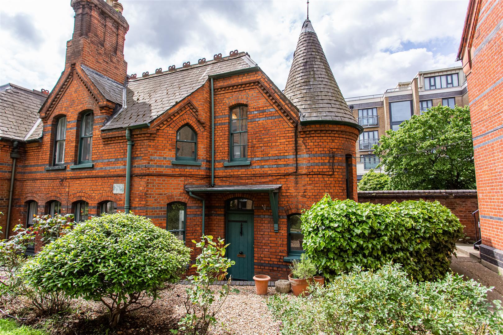 2 bed property in Moreland Cottages, Bow Quarter